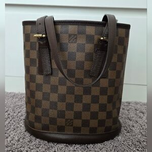 Louis Vuitton Marais Bucket Bag